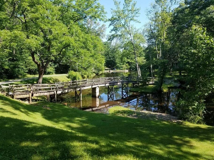 Cottage At Millpond Falls - A Romantic Escape ウォリック エクステリア 写真